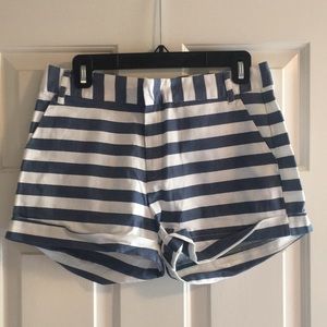Striped shorts (navy and white)